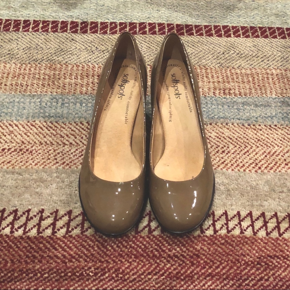 Soft spot patent leather heels in taupe size 8